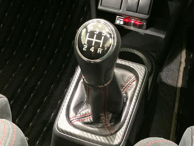 【フロア5速MT】走りの5速MT!!スポーティーな走行をお楽しみいただけます♪