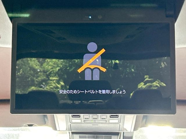 【フリップダウンモニター】大画面モニターで後席でもエンタメをお楽しみいただけます。小さなお子様にも大人気の装備です♪