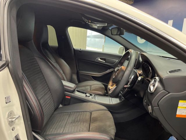 ●ハーフレザーシート:高級感漂うハーフレザーシートは、使用感も少なく良好なコンディションを保っております!その他、気になる箇所がございましたらお気軽にお問合せ下さい!