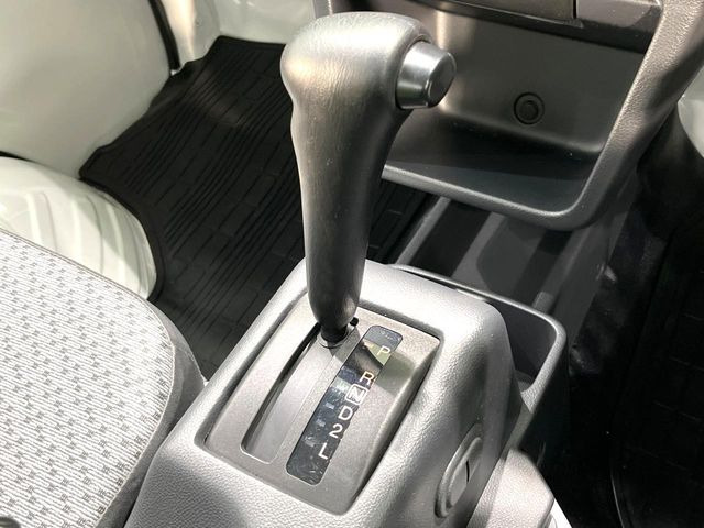 【フロアCVT】無段階変速機能でスムーズな走行をお楽しみいただけます♪エンジンパワーを無駄なく車輪に伝えるから低燃費にも貢献!