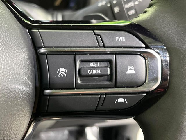 【アダプティブクルーズコントロール】高速道路での長距離走行が楽に!!自動で速度を保つクルーズコントロールが、衝突軽減システムと連携し、前方の車両を感知して車間を保つように速度調節してくれます!!