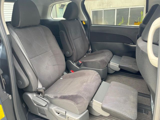 後部座席も気になるようなキズ・汚れやへたり等、大きなダメージはなく、良好な状態です。