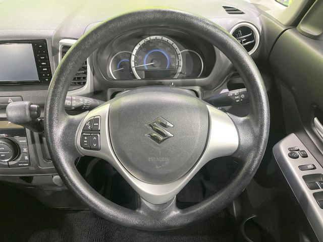 ステアリングも使用感が少なく、きれいな状態となっております♪