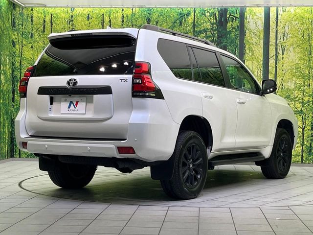 ☆全国のネクステージからお取り寄せが可能※!遠方の店舗に展示してあるクルマが気になる場合も、最寄りの店舗でご覧いただくことが可能です!是非私たちに要望をお聞かせください!※別途費用