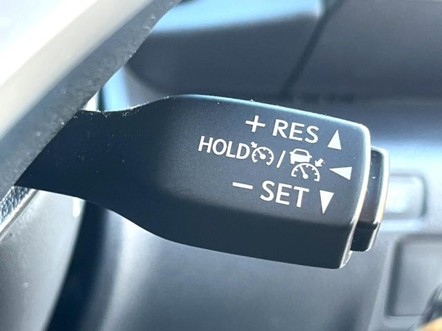 【レーダークルーズコントロール】高速道路での長距離走行が楽に!!自動で速度を保つクルーズコントロールが、衝突軽減システムと連携し、前方の車両を感知して車間を保つように速度調節してくれます!!