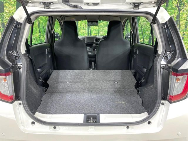 ���i�̂���������ʋ΁A���}���ɏ\���ȉ׎��X�y�[�X���m�ۂ��Ă���܂��B�Z�J���h�V�[�g��|���ƁA�傫�ȉו��̐ύڂ��\�ł���