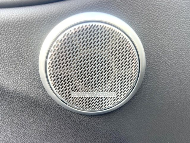 ��harman/kardon�T�E���h�V�X�e��:�I�[�f�B�I��僁�[�J�[����|����v���~�A���X�s�[�J�[�𑕔��B�����̃X�s�[�J�[����A���̗������܂ŕ����鍂�i���ȉ��y�����y���݂��������܂��B