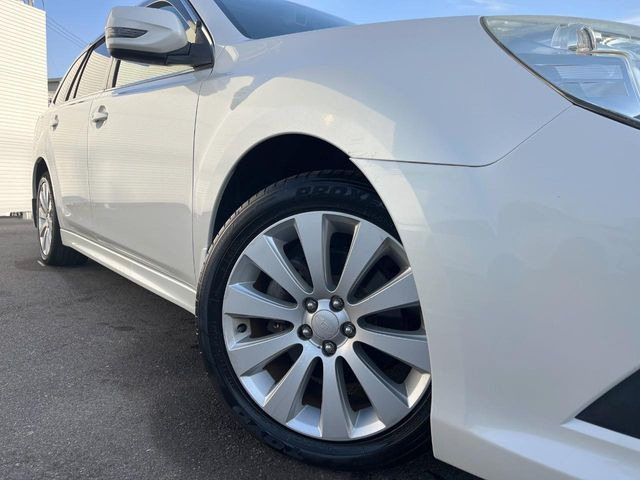 �y����17�C���`�A���~�z�C�[���z�O�ςɃ}�b�`���������A���~�z�C�[���𑕒����Ă���܂��B�e��ЊO�A���~�z�C�[����A�X�^�b�h���X�^�C�����戵�����Ă���܂��B���񂲑��k����������