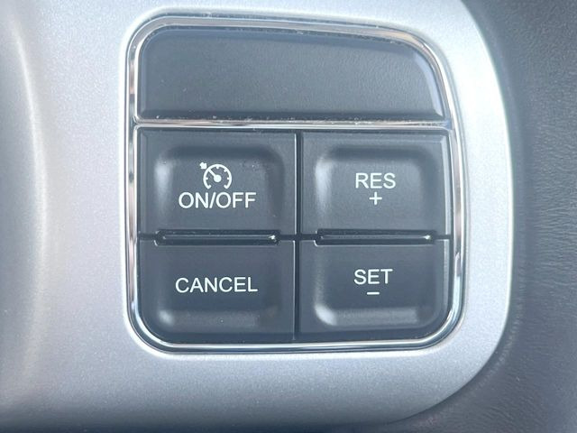 ���I�[�g�N���[�Y�R���g���[��:�������H�⎩���Ԑ�p���H���ɂāA�葬���q���\�ƂȂ�֗��ȋ@�\�ł��B�������ړ��̍ۂł����ɂ����֗��ɂ��g�����������܂���