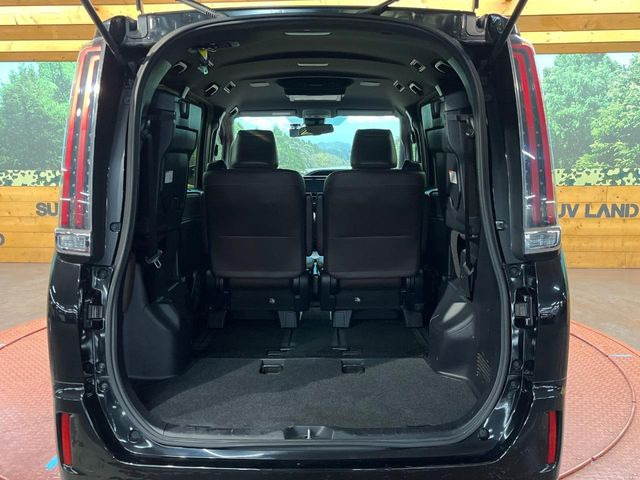 ���i�̂���������ʋ΁A���}���ɏ\���ȉ׎��X�y�[�X���m�ۂ��Ă���܂��B�T�[�h�V�[�g��|���ƁA�傫�ȉו��̐ύڂ��\�ł���