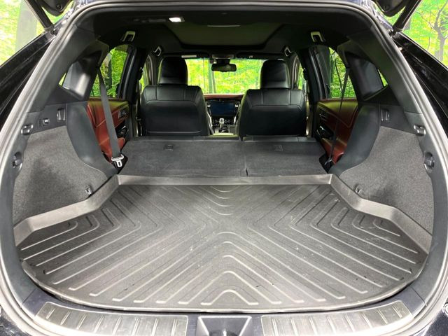 【パワーバックドア】スマートキーや運転席のボタンを押すだけでリアゲートが自動で開閉します!荷物を持っている時や、高い位置にあるバックドアを閉める際に便利な機能です♪