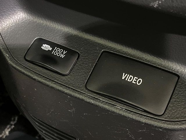 �y�A�N�Z�T���[�R���Z���g�z�L�����v��X�|�[�c�A�A�E�g�h�A�ł̃A�N�e�B�r�e�B�͂������A�ЊQ�E��d�̍ۂɏ����ɂ��Ȃ�AC100V�R���Z���g�𑕔���P�[�^�C��^�u���b�g�A�Q�[���@��̏[�d�ɂ���