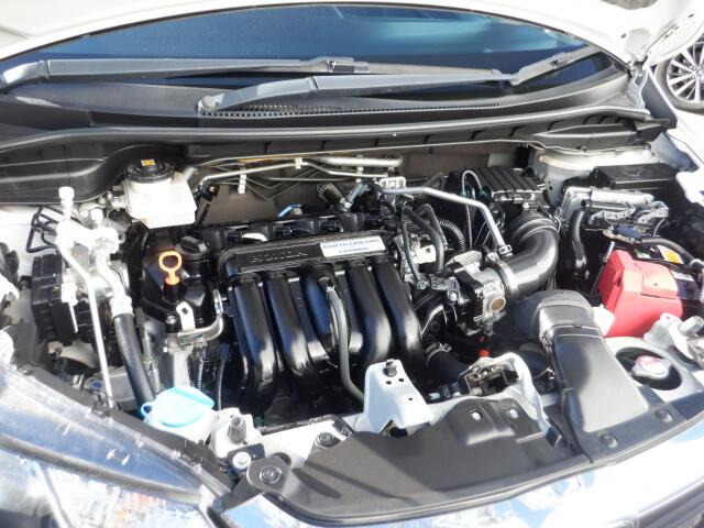 オリックス自動車保証付です。1年間走行距離無制限の保証となっております。消耗品・油脂類は除きます(輸入車は、6ヶ月もしくは5,000kmまで)。全国に提携工場があるので、遠方の方も安心ですよ。