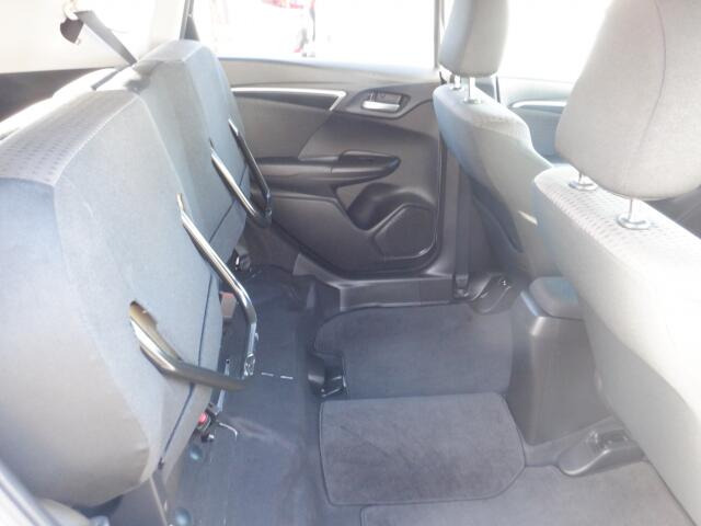 座面を跳ね上げれば高さのあるお荷物も積めますね!