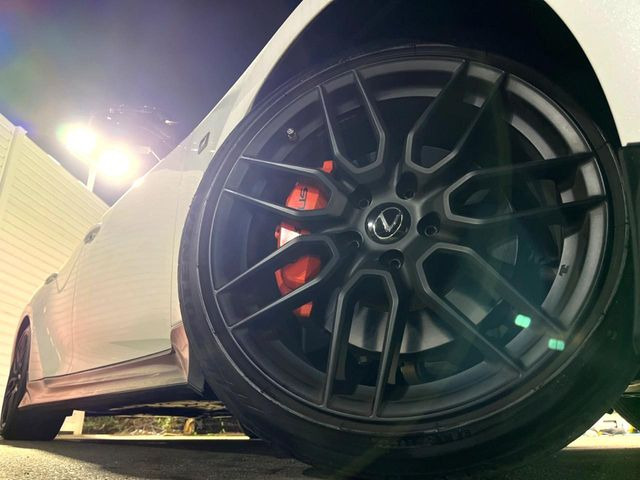 �y����19�C���`�A���~�z�C�[���z�O�ςɃ}�b�`���������A���~�z�C�[���𑕒����Ă���܂��B�e��ЊO�A���~�z�C�[����A�X�^�b�h���X�^�C�����戵�����Ă���܂��B���񂲑��k����������