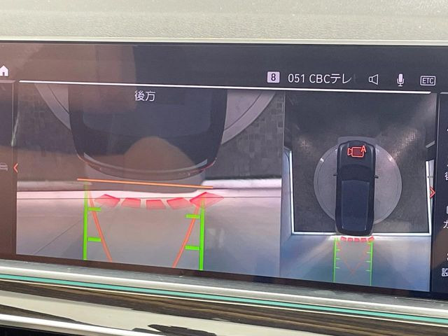 ���p�m���~�b�N�r���[���j�^�[:��p�̃J�����ɂ��A�ォ�猩���낵���悤�Ȏ��_��360�x�N���}�̎��͂��m�F���邱�Ƃ��ł��܂������p�������m�F���₷���A�����ꏊ�ł̐؂�Ԃ��⒓�Ԃ��X���[�Y�ɍs���܂��B