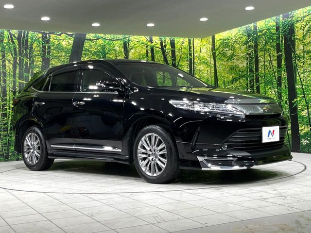 高透明度のガラス皮膜で撥水はもちろん、上質なツヤ・光沢を実現。紫外線や酸性雨から大切な愛車を保護し、色あせ・劣化を防止。「弾スプラッシュコート」、「弾プリミッサコート」からお選びいただけます。