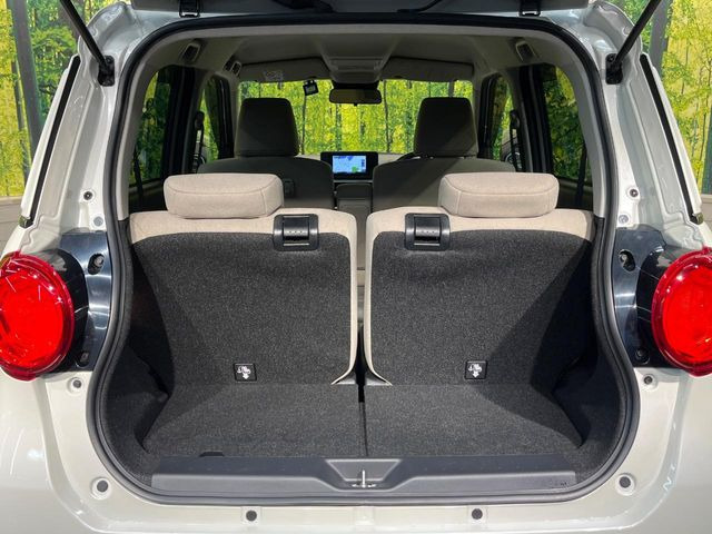 普段のお買い物や通勤、送迎等に十分な荷室スペースを確保しております。セカンドシートを倒すと、大きな荷物の積載も可能です♪