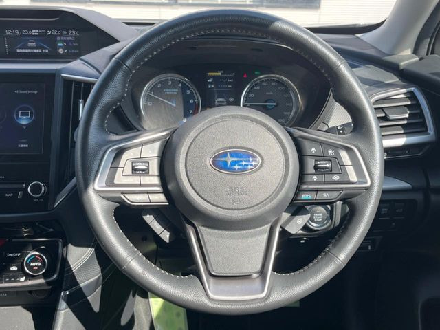 �y�����v�����X�e�A�����O�z�㎿�Ȋv���g�p���邱�ƂŁA��ɂ����������݂ƂĂ��^�]���₷���n���h���ł���