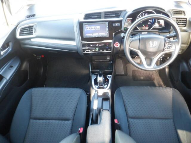 車内は専門業者にて室内クリーニング施工済みなので、大変清潔です。オリックス自動車ではみなさまに快適なドライブをお約束します。