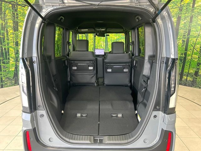 普段のお買い物や通勤、送迎等に十分な荷室スペースを確保しております。セカンドシートを倒すと、大きな荷物の積載も可能です♪