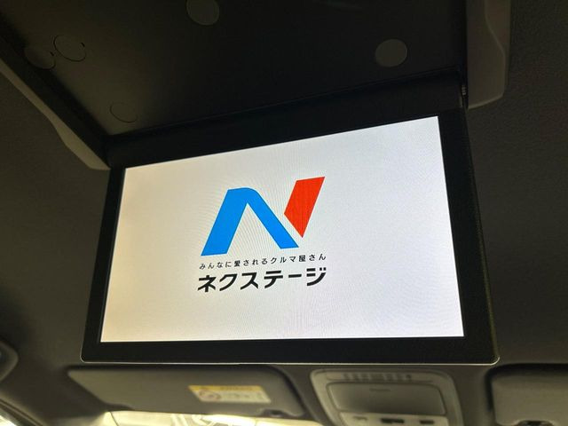 【フリップダウンモニター】大画面モニターで後席でもエンタメをお楽しみいただけます。小さなお子様にも大人気の装備です♪