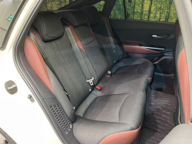 後部座席も気になるようなキズ・汚れやへたり等、大きなダメージはなく、良好な状態です。