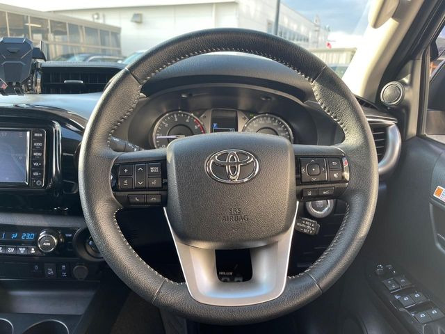 �y�����v�����X�e�A�����O�z�㎿�Ȋv���g�p���邱�ƂŁA��ɂ����������݂ƂĂ��^�]���₷���n���h���ł���