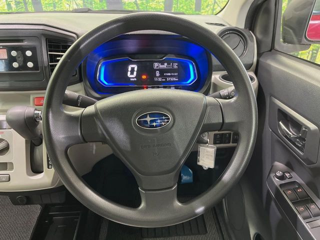 インテリアに合わせたデザインのステアリングは、運転される方のことも考え、運転しやすい形状、大きさです。是非一度、実際に触ってお確かめください。