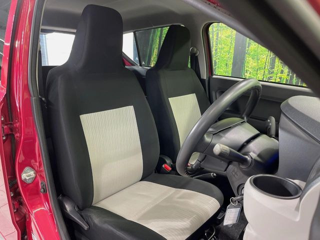 運転席シート廻りは使用感も少なく、良好な状態となっています。丁寧に使われていたことがよくわかりますね。