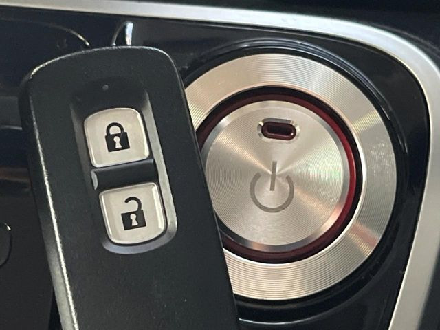 �yHonda�X�}�[�g�L�[�z�J�o����|�P�b�g�ɓ��ꂽ�܂܂ł��h�A�̎{���E�������\�ȃX�}�[�g�L�[�𑕔��B�G���W���̃I���E�I�t�����J�M�����o���K�v����������Ƃ��Ă��֗��ł���