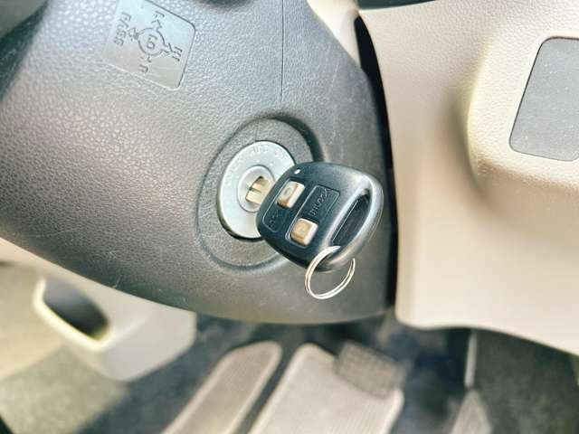 【キーレスエントリー】離れた場所からドアの開閉ができ、ワンタッチで楽々乗り込めます♪