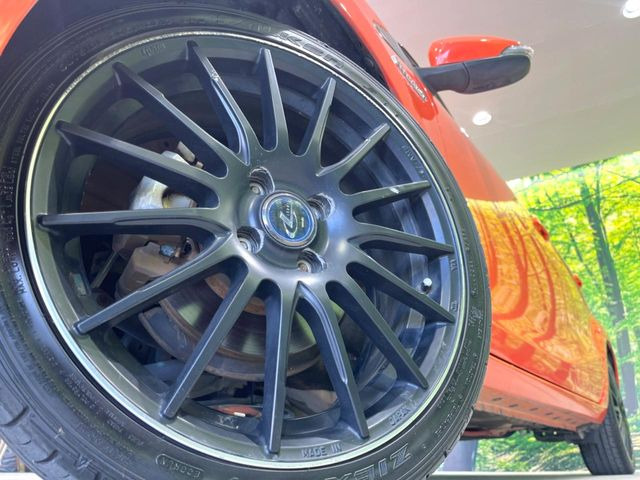 �y17�C���`�A���~�z�C�[���z�O�ςɃ}�b�`�����A���~�z�C�[���𑕒����Ă���܂��B�e��A���~�z�C�[����A�X�^�b�h���X�^�C�����戵�����Ă���܂��B���񂲑��k����������