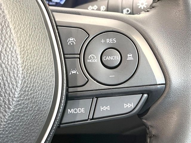 【レーダークルーズコントロール】高速道路での長距離走行が楽に!!自動で速度を保つクルーズコントロールが、衝突軽減システムと連携し、前方の車両を感知して車間を保つように速度調節してくれます!!