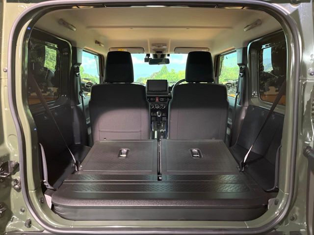 ���i�̂���������ʋ΁A���}���ɏ\���ȉ׎��X�y�[�X���m�ۂ��Ă���܂��B�Z�J���h�V�[�g��|���ƁA�傫�ȉו��̐ύڂ��\�ł���