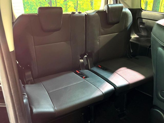 3列目シートはもちろん状態良好☆大人でもゆったりと座って頂けますので、大人数でのお出かけもラクラクです♪ご家族で、気の知れた仲間で、ドライブに行くのが楽しみですね♪