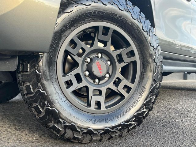 �y�I�[���e���[���^�C���z�I�t���[�h�ł̑��j���𔭊����Ă����A�I�[���e���[���^�C���𑕒��B�S�c�S�c���������ڂ��A���SUV�炵�����������ĂĂ���܂���