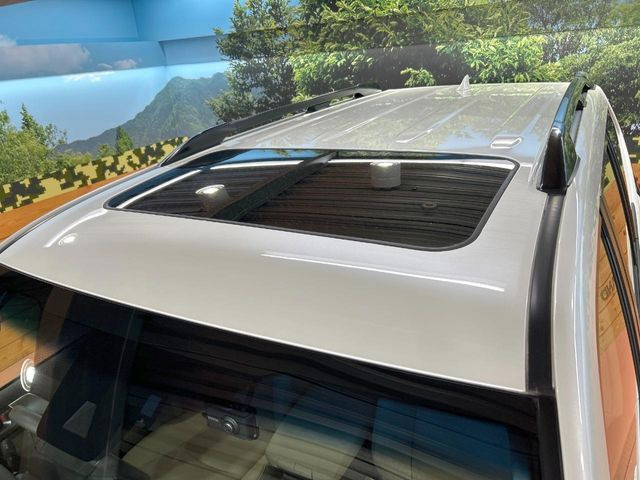 【ルーフレール】外観の魅力を引き立てるとともに、ウィンタースポーツや釣り、ロードバイク等で使う各種ギアを積むキャリア取り付けベースに!アクティブなカーライフを楽しむには必須の装備ですね!