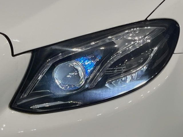 ●LEDヘッドライト:夜間走行時も良好な視界を確保し安心して運転できる高輝度LEDヘッドライトを装備!点灯速度が早く、消費電力も抑えられています。