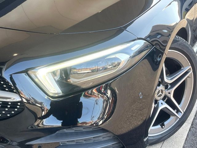 ●LEDヘッドライト:夜間走行時も良好な視界を確保し安心して運転できる高輝度LEDヘッドライトを装備!点灯速度が早く、消費電力も抑えられています。