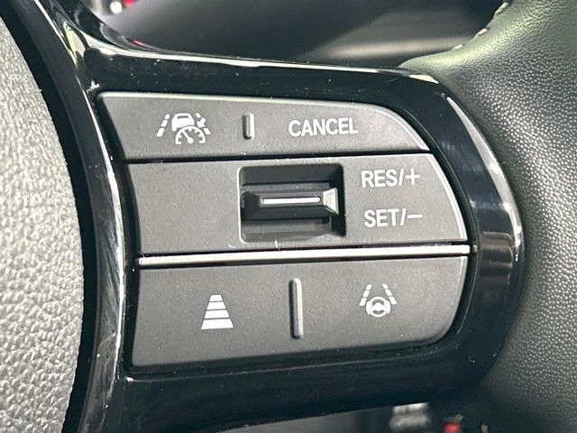 【アダプティブクルーズコントロール】高速道路での長距離走行が楽に!!自動で速度を保つクルーズコントロールが、衝突軽減システムと連携し、前方の車両を感知して車間を保つように速度調節してくれます!!