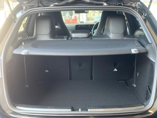 ●トランクルーム:趣味が広がる収容スペース!これだけの広さがあればお買い物やレジャーなどにも最適です!使用感も少なくきれいな状態を維持しております。