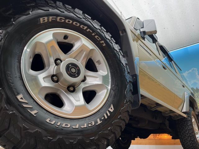 �O�ςɃ}�b�`�����A���~�z�C�[���𑕒����Ă���܂��B�e��A���~�z�C�[����A�X�^�b�h���X�^�C�����戵�����Ă���܂��B���񂲑��k����������