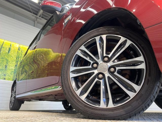 �y����15�C���`�A���~�z�C�[���z�O�ςɃ}�b�`���������A���~�z�C�[���𑕒����Ă���܂��B�e��ЊO�A���~�z�C�[����A�X�^�b�h���X�^�C�����戵�����Ă���܂��B���񂲑��k����������