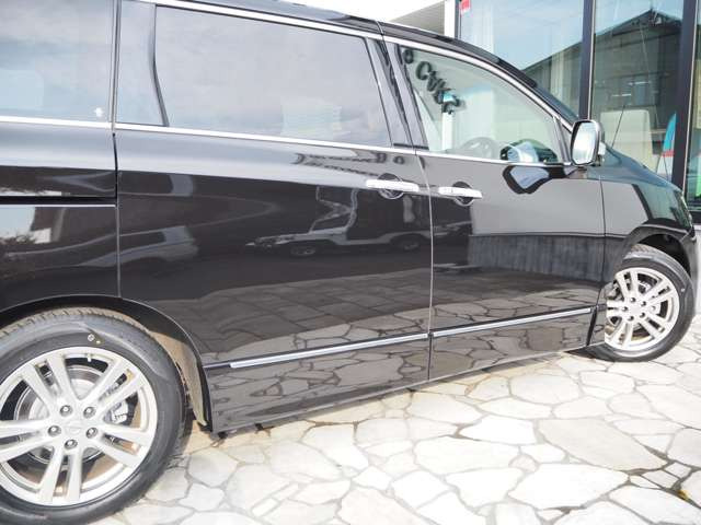 悪天候の際でも、明るく暖かいガレージもございますので、ゆっくりとご覧頂けます♪