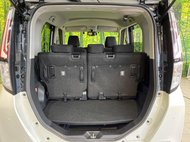 ���i�̂���������ʋ΁A���}���ɏ\���ȉ׎��X�y�[�X���m�ۂ��Ă���܂��B�Z�J���h�V�[�g��|���ƁA�傫�ȉו��̐ύڂ��\�ł���