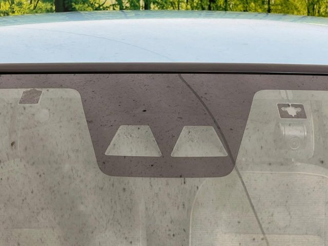 【スマートアシスト3】走行中に前方の車両等を認識し、衝突しそうな時は警報とブレーキで衝突回避と被害軽減をアシスト。より安全にドライブをお楽しみいただけます。