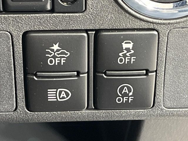 【スマートアシスト3】走行中に前方の車両等を認識し、衝突しそうな時は警報とブレーキで衝突回避と被害軽減をアシスト。より安全にドライブをお楽しみいただけます。