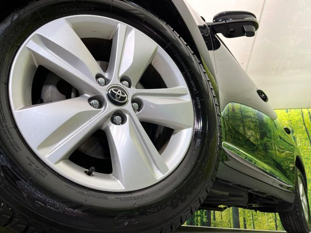 【純正オプション17インチアルミホイール】純正オプションホイールを装着。走行性能の向上に加え、外観もよりスタイリッシュになっています。