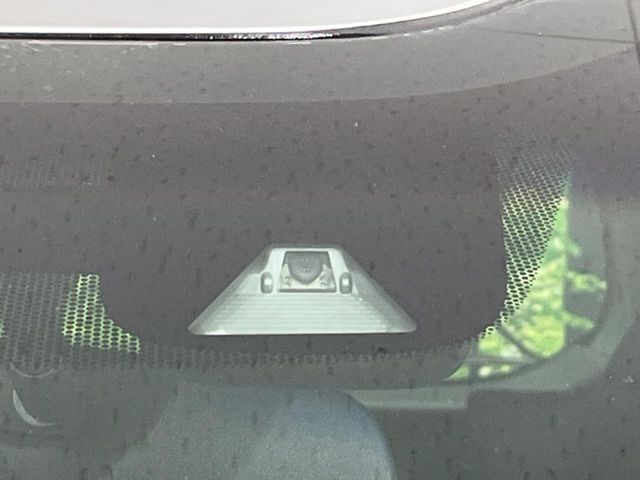 �y�z���_�Z���V���O�z���s���ɑO���̎ԗ�����F�����A�Փ˂������Ȏ��͌x��ƃu���[�L�ŏՓˉ���Ɣ�Q�y�����A�V�X�g�B�����S�Ƀh���C�u�����y���݂��������܂��B